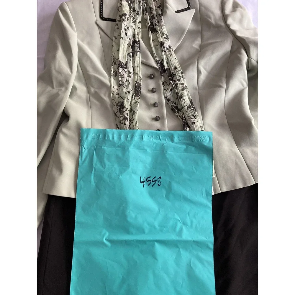 Tahari Arthur S. Levine brand tahari
